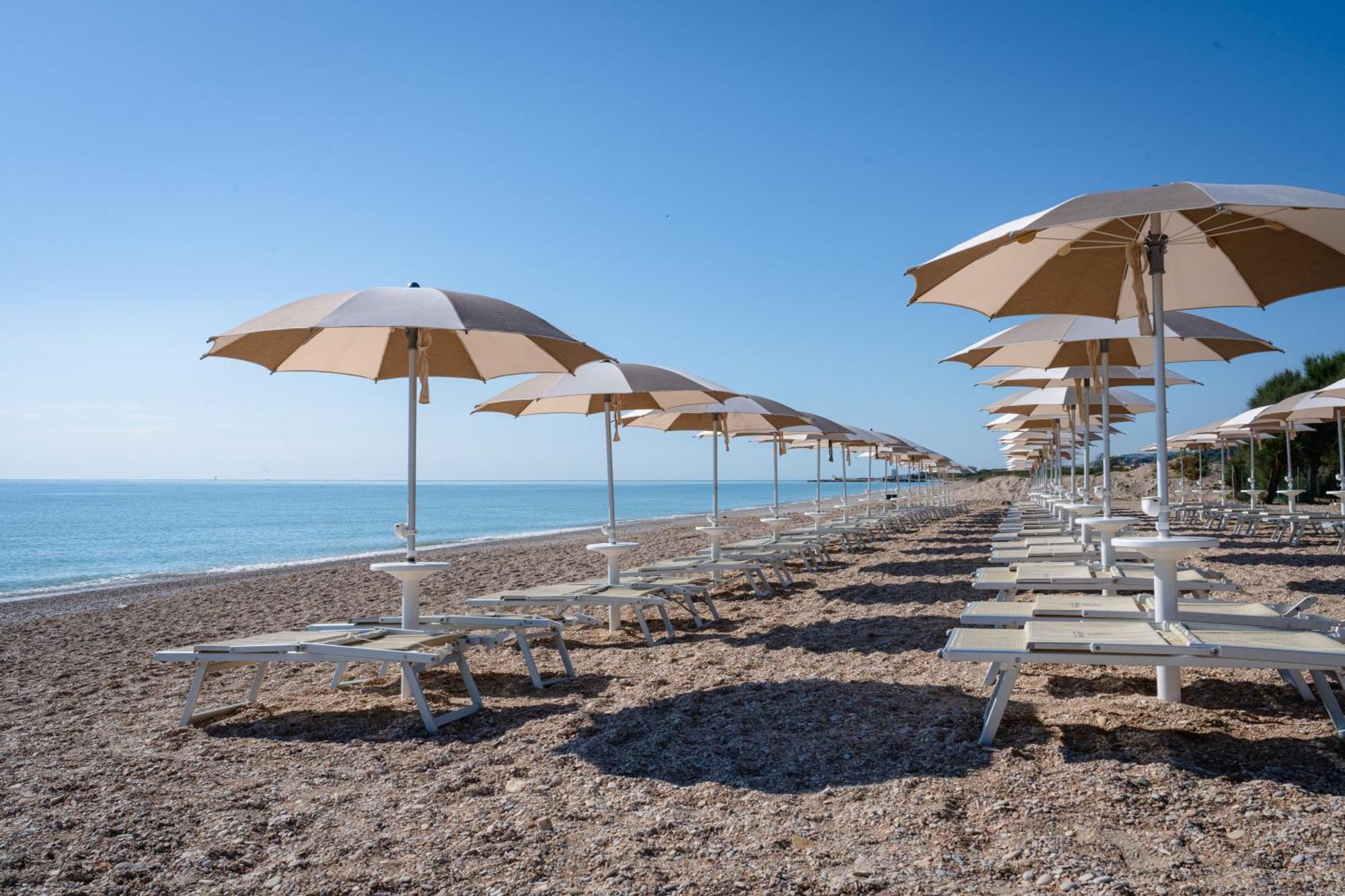 Отель Club Del Sole La Risacca Family Collection Порто-Сант'Эльпидио Экстерьер фото