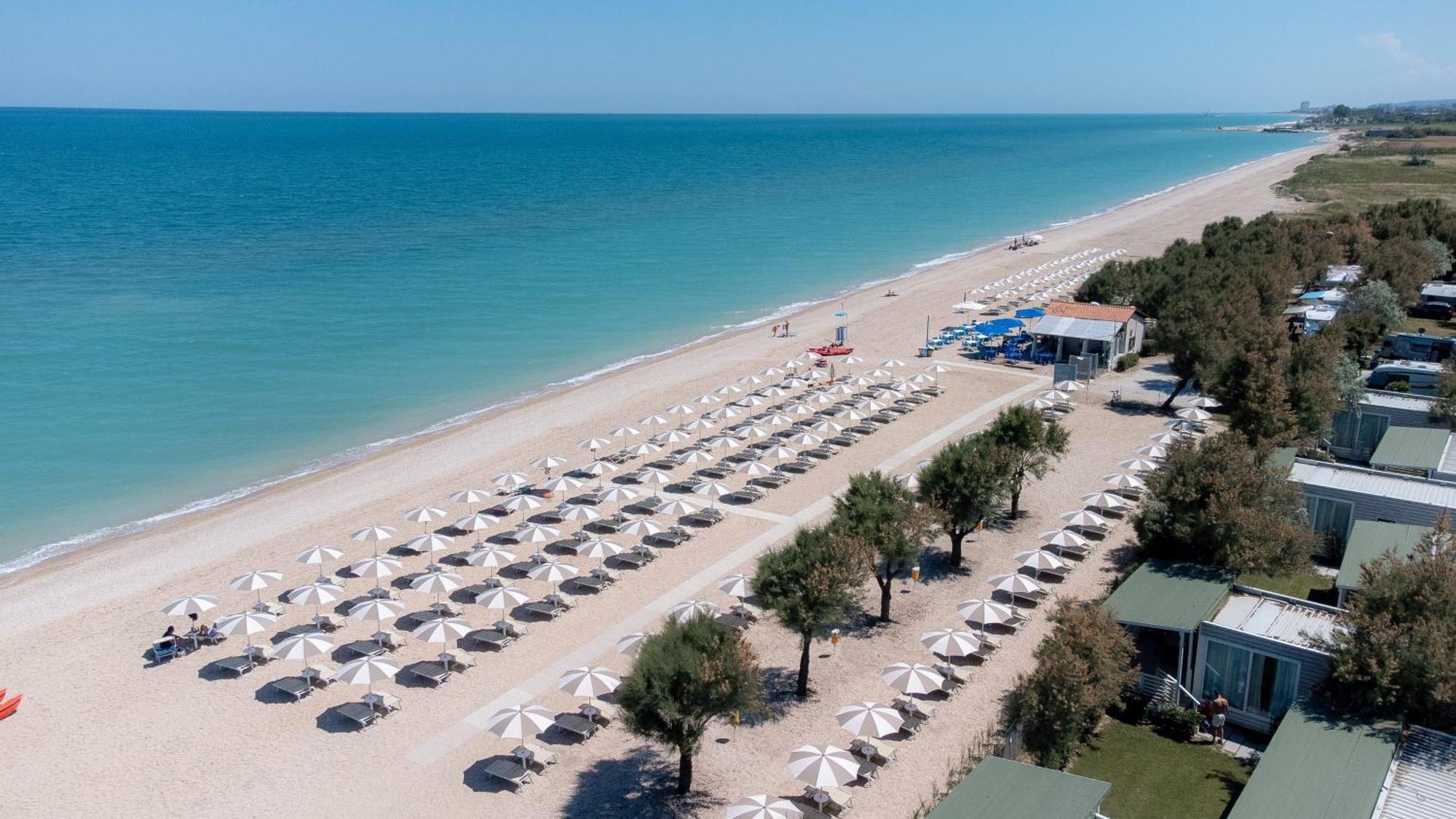 Отель Club Del Sole La Risacca Family Collection Порто-Сант'Эльпидио Экстерьер фото
