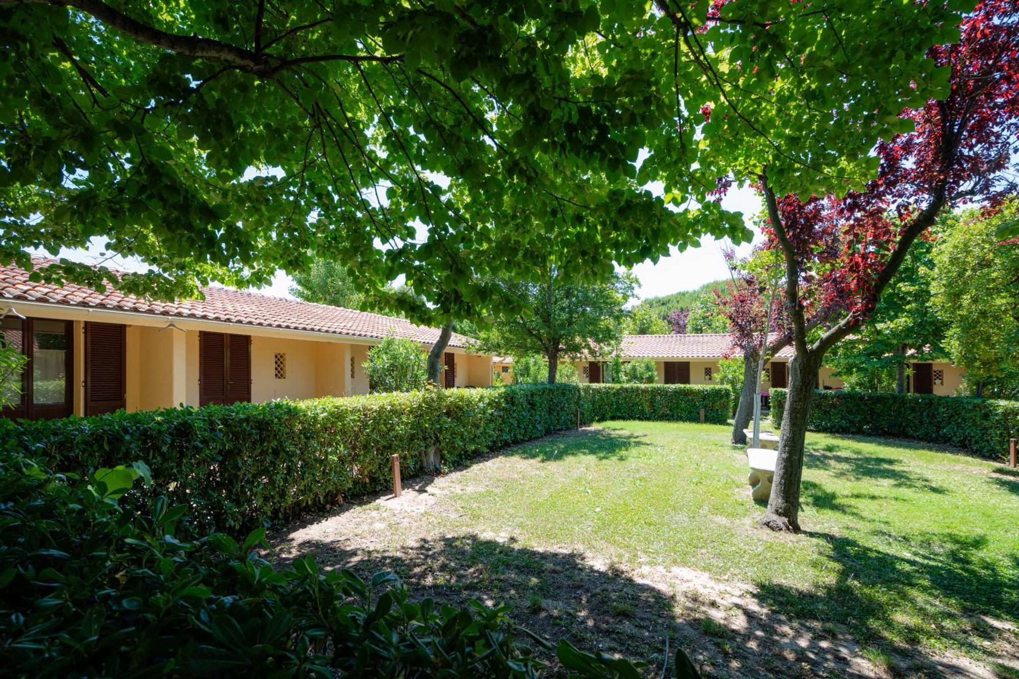 Отель Club Del Sole La Risacca Family Collection Порто-Сант'Эльпидио Экстерьер фото